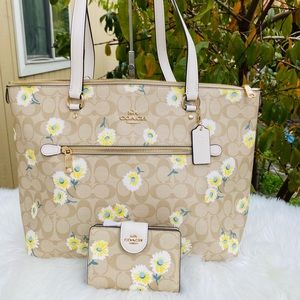 2pcs Coach gallery tote & wallet set
